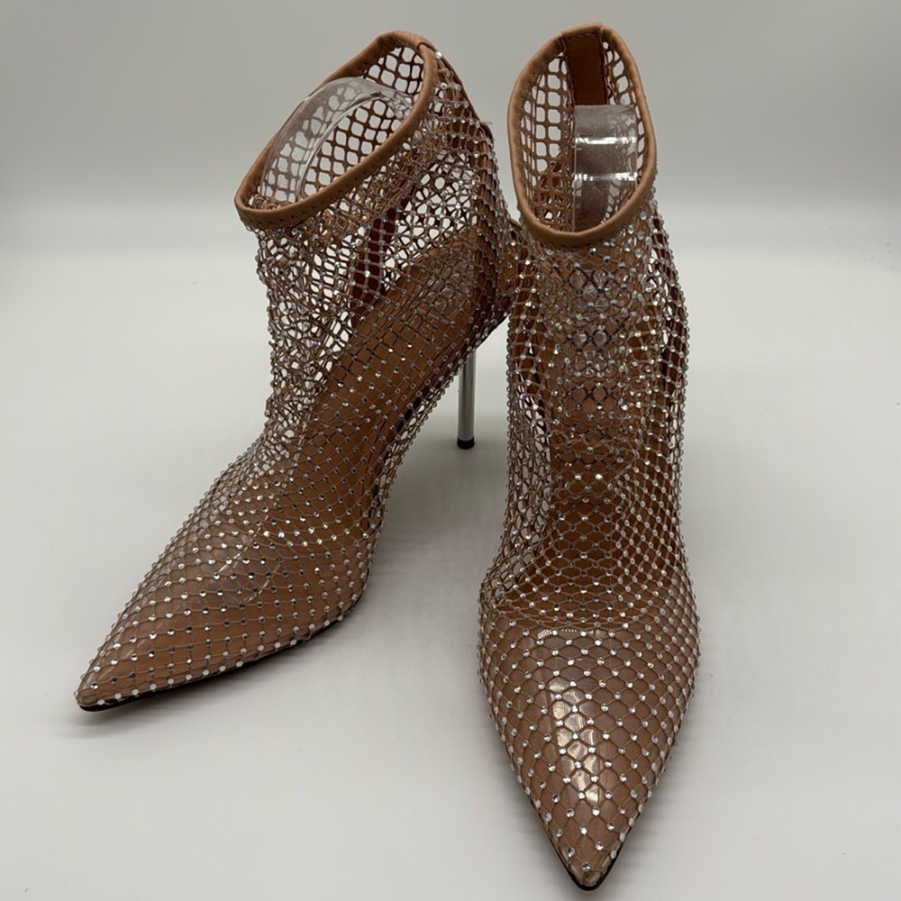 Vince Camuto Beige Kiskia Fishnet Pointy Toe Booties Size 9 - Picture 2 of 7